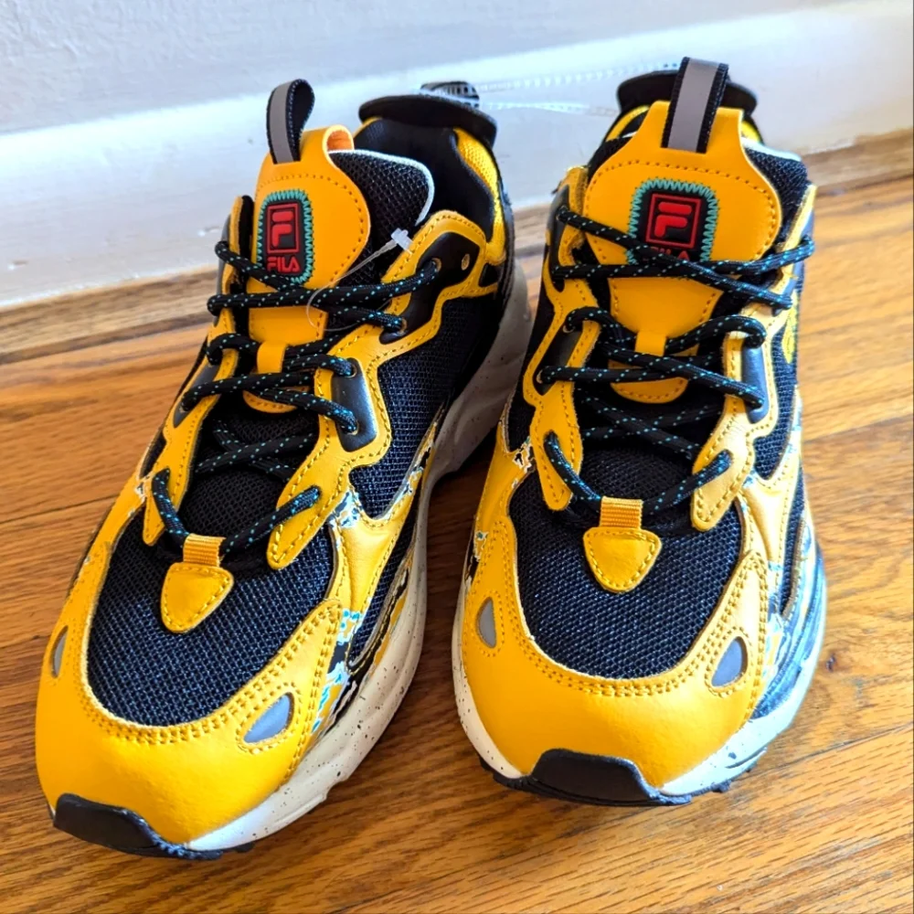 NWT‎ FILA Kids' Size 6.5 Yellow and Black Sneakers